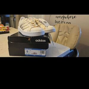 ADIDAS SHOES SIZE 5